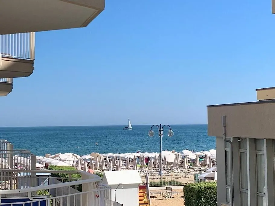 Suite Bianca Fronte Mare Lido di Jesolo